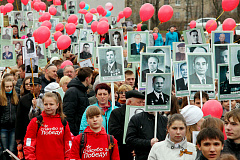В  центрах госуслуг началась выдача фотографий для участия в шествии «Бессмертного полка»