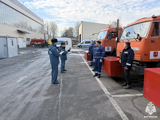 МЧС России провело комплексную проверку и смотр поливомоечной техники