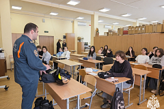 МЧС провело познавательное занятие для школьников