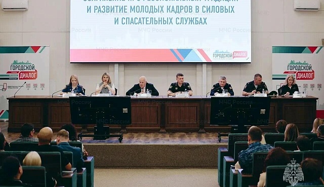 Молодежный совет столичного Главка МЧС России принял участие в заседании Общественной палаты города Москвы