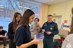 Инспекторский состав Управления по ЮЗАО ГУ МЧС России по городу Москве проводит систематическую работу с учениками выпускных классов образовательных учреждений
