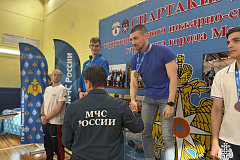 В Москве определили победителей соревнований по плаванию среди сотрудников пожарно-спасательного гарнизона Главного управления МЧС России по городу Москве
